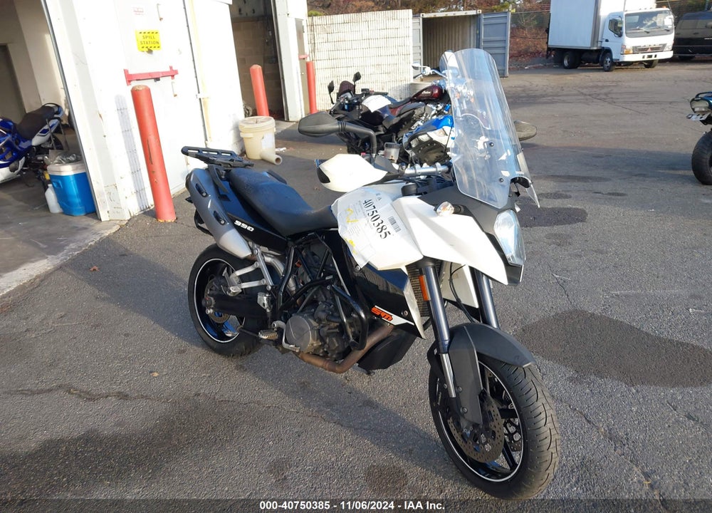 2011 KTM 990 SUPERMOTO/T VIN: VBKVS940XBM976537