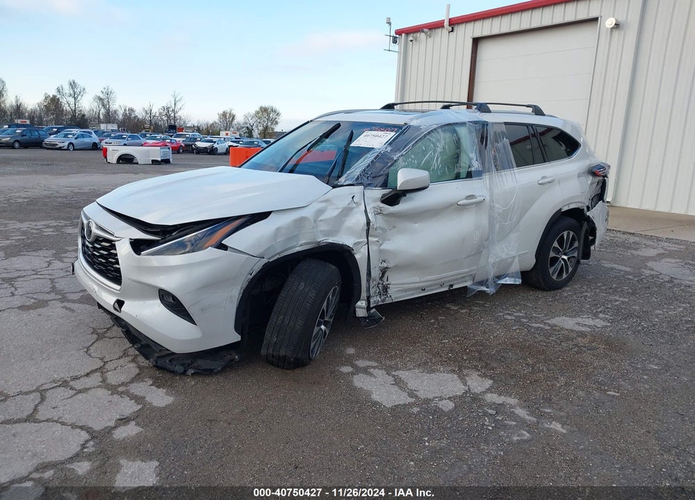 2022 TOYOTA HIGHLANDER XLE VIN: 5TDGZRBH2NS566371