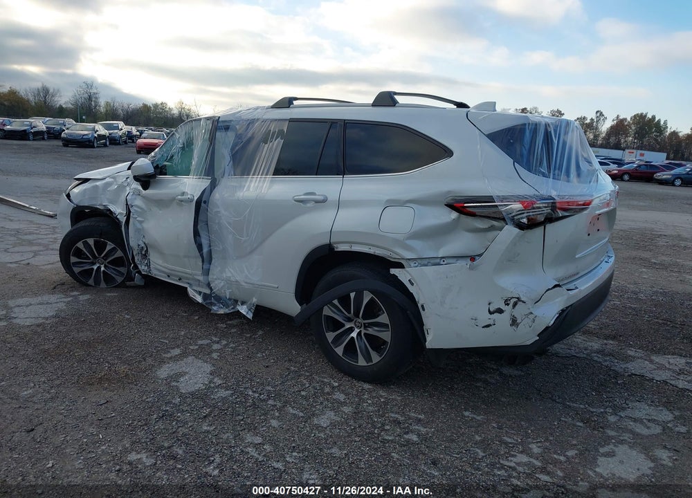 2022 TOYOTA HIGHLANDER XLE VIN: 5TDGZRBH2NS566371