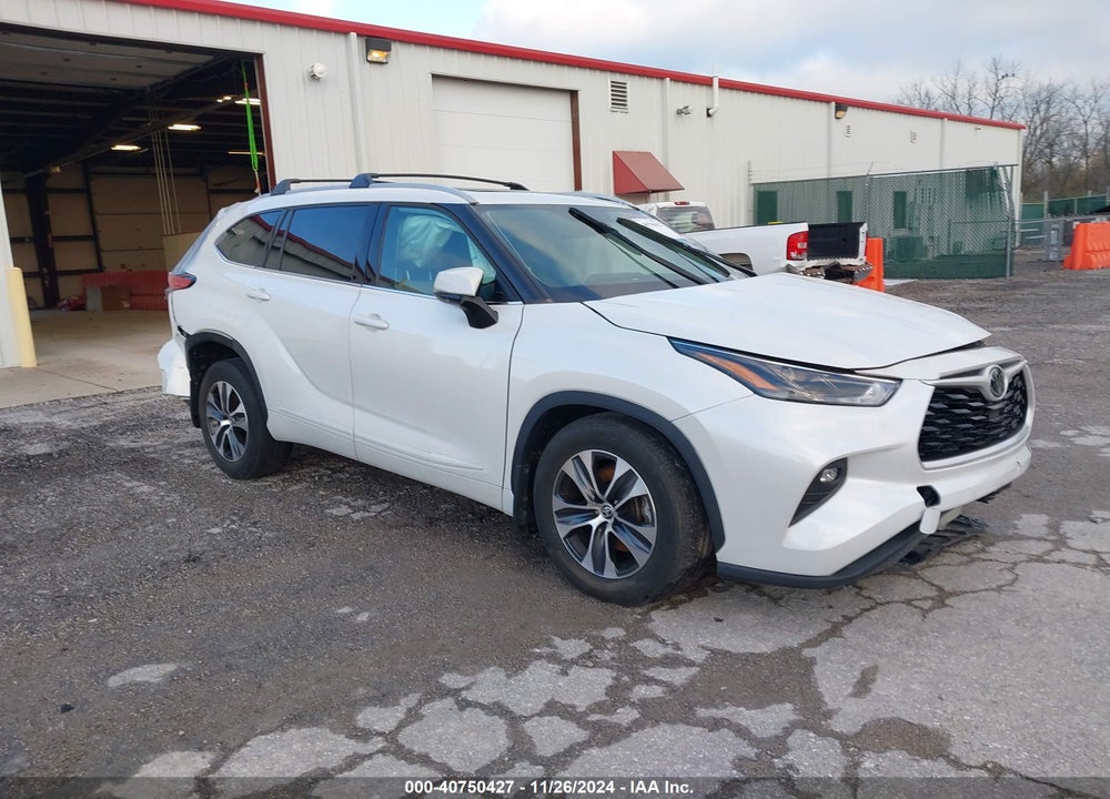 2022 TOYOTA HIGHLANDER XLE VIN: 5TDGZRBH2NS566371