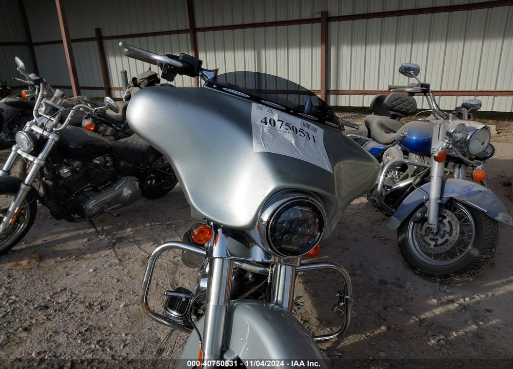 2010 HARLEY-DAVIDSON FLHX VIN: 1HD1KB414AB628788