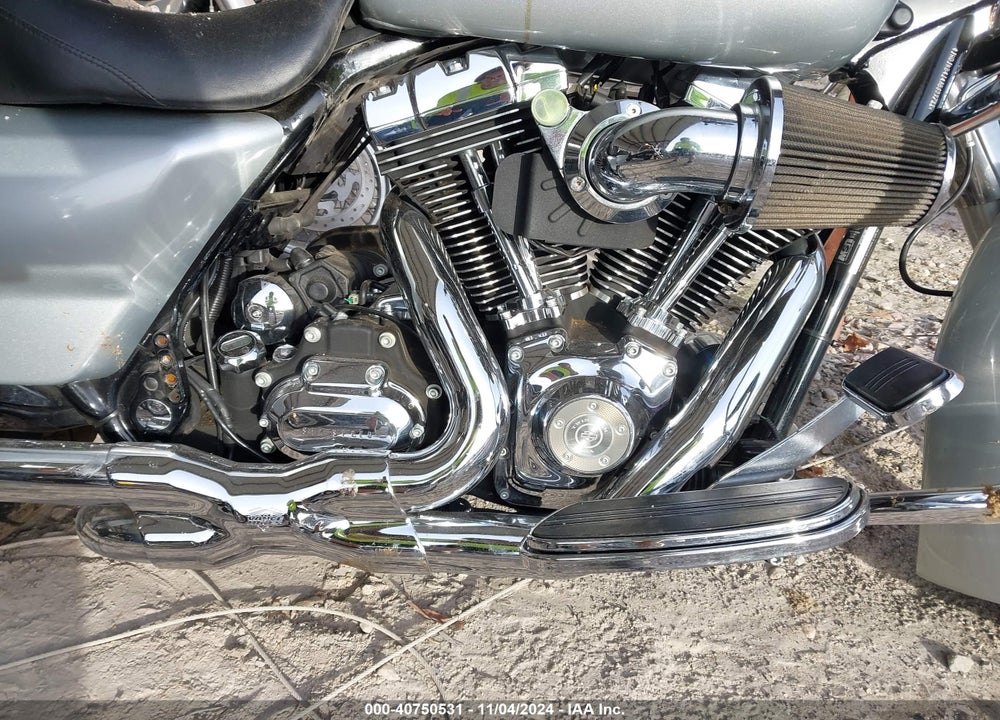 2010 HARLEY-DAVIDSON FLHX VIN: 1HD1KB414AB628788