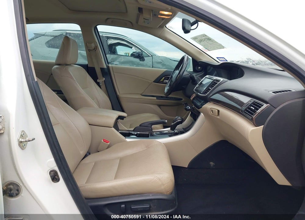 2016 HONDA ACCORD VIN: 1HGCR3F84GA023174