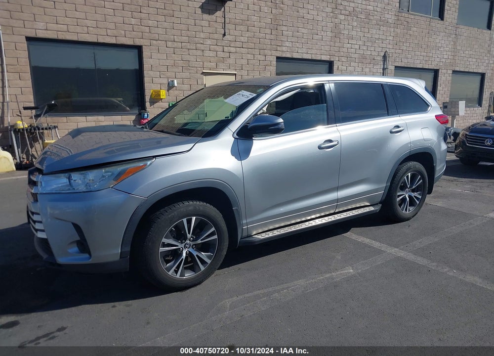 2018 TOYOTA HIGHLANDER LE VIN: 5TDZZRFHXJS240282