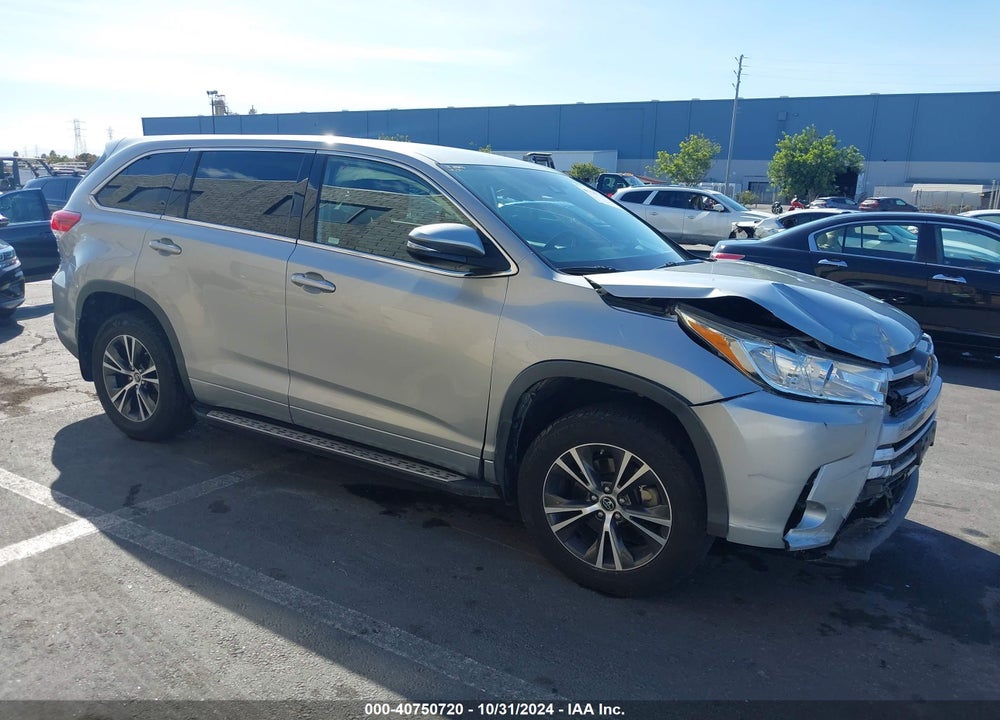 2018 TOYOTA HIGHLANDER LE VIN: 5TDZZRFHXJS240282