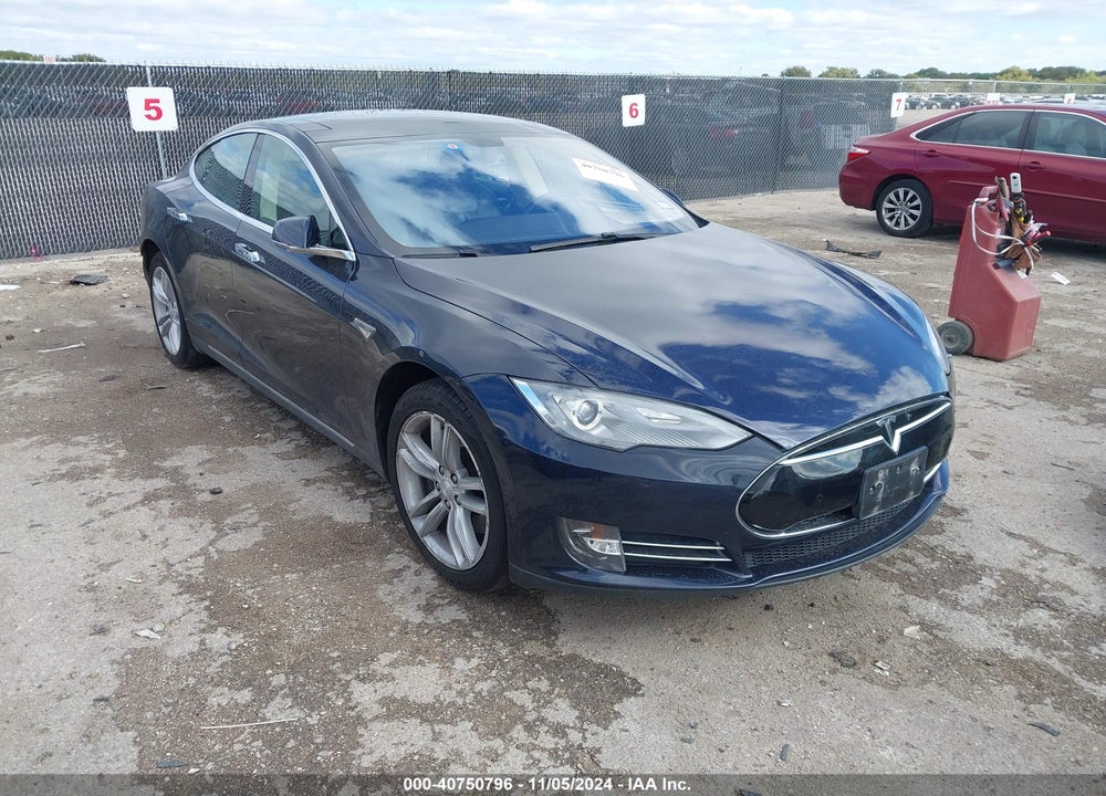 2014 TESLA MODEL S P85 VIN: 5YJSA1H17EFP56152