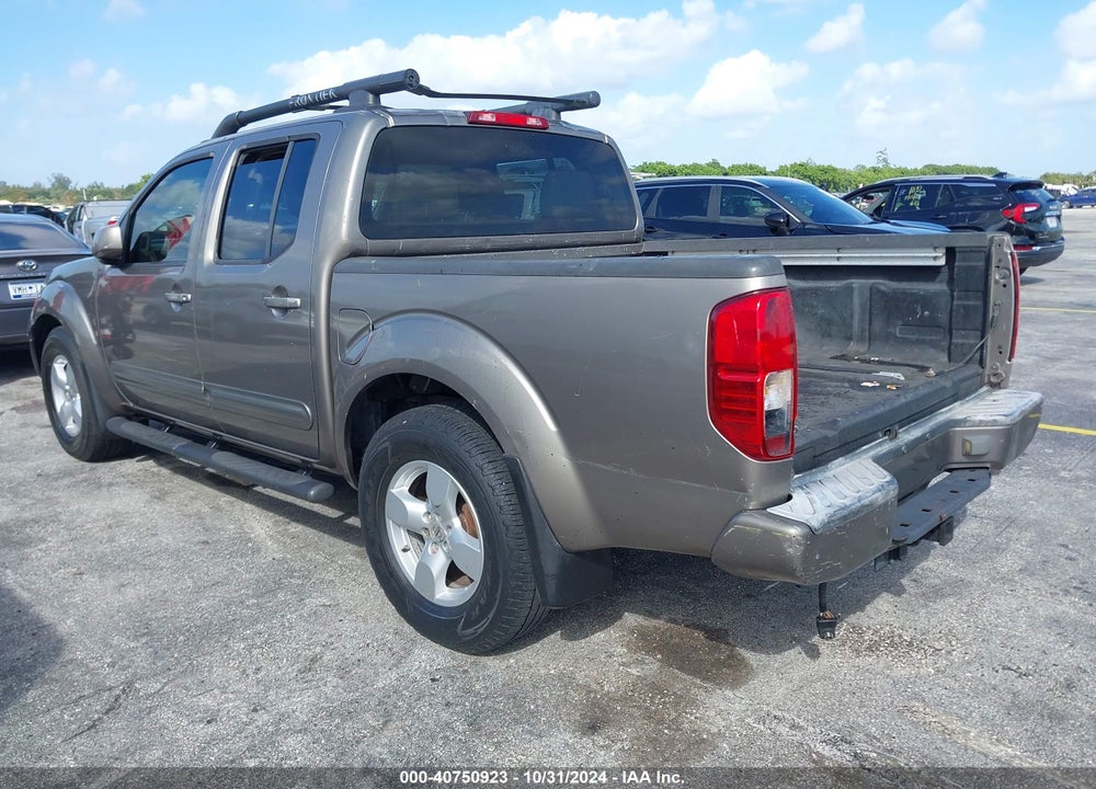 2005 NISSAN FRONTIER LE VIN: 1N6AD07U35C425572