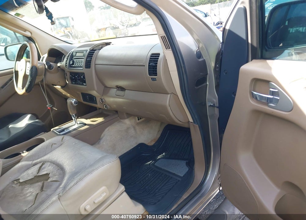 2005 NISSAN FRONTIER LE VIN: 1N6AD07U35C425572