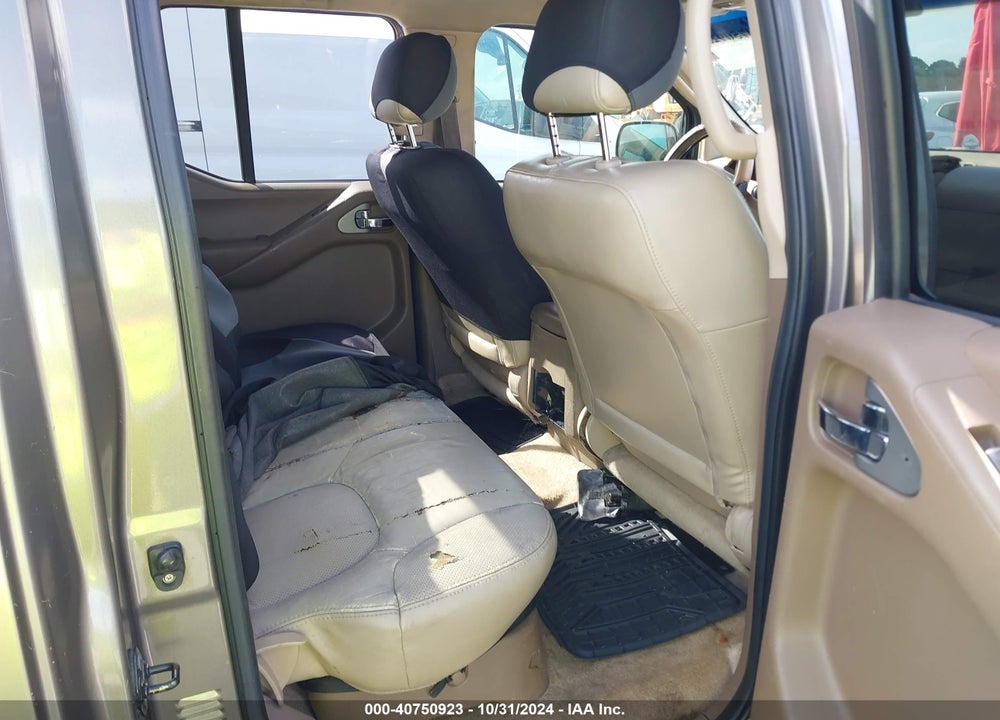 2005 NISSAN FRONTIER LE VIN: 1N6AD07U35C425572