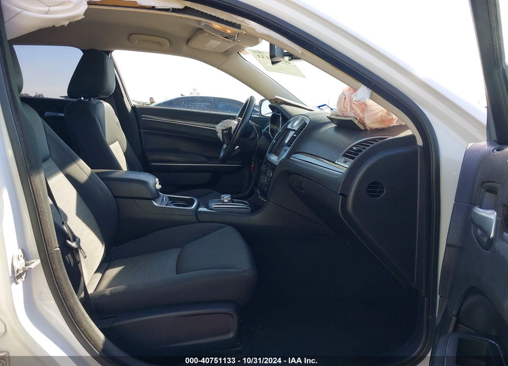 2019 CHRYSLER 300 TOURING VIN: 2C3CCAAG8KH758113