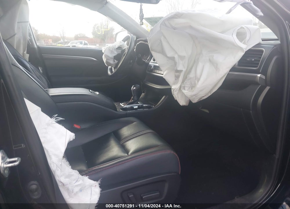 2019 TOYOTA HIGHLANDER SE VIN: 5TDJZRFH2KS604029