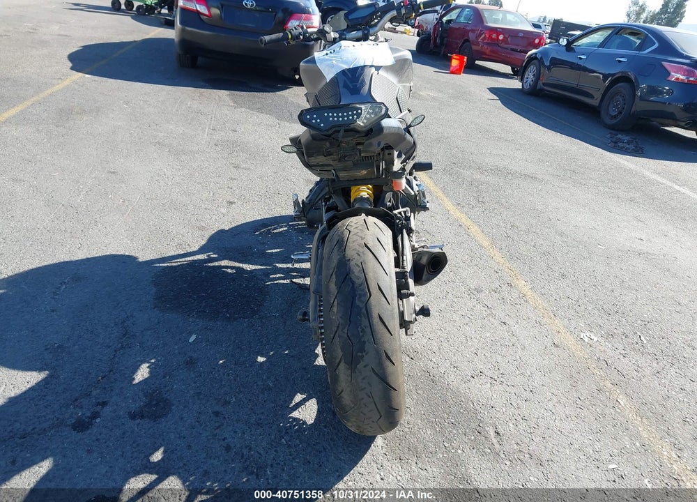 2015 YAMAHA FZ09 C VIN: JYARN33Y1FA002088