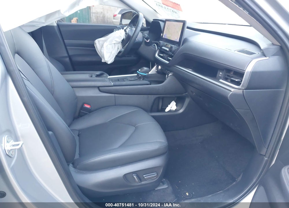 2024 TOYOTA GRAND HIGHLANDER XLE VIN: 5TDAAAB52RS028196