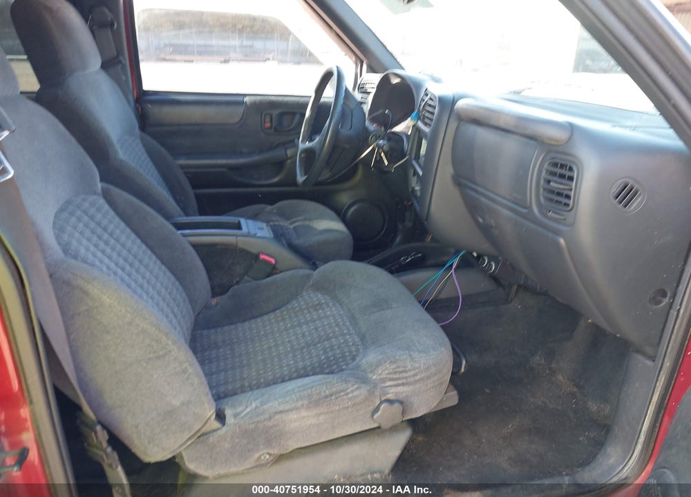 1998 CHEVROLET BLAZER LS VIN: 1GNDT13W7W2135429