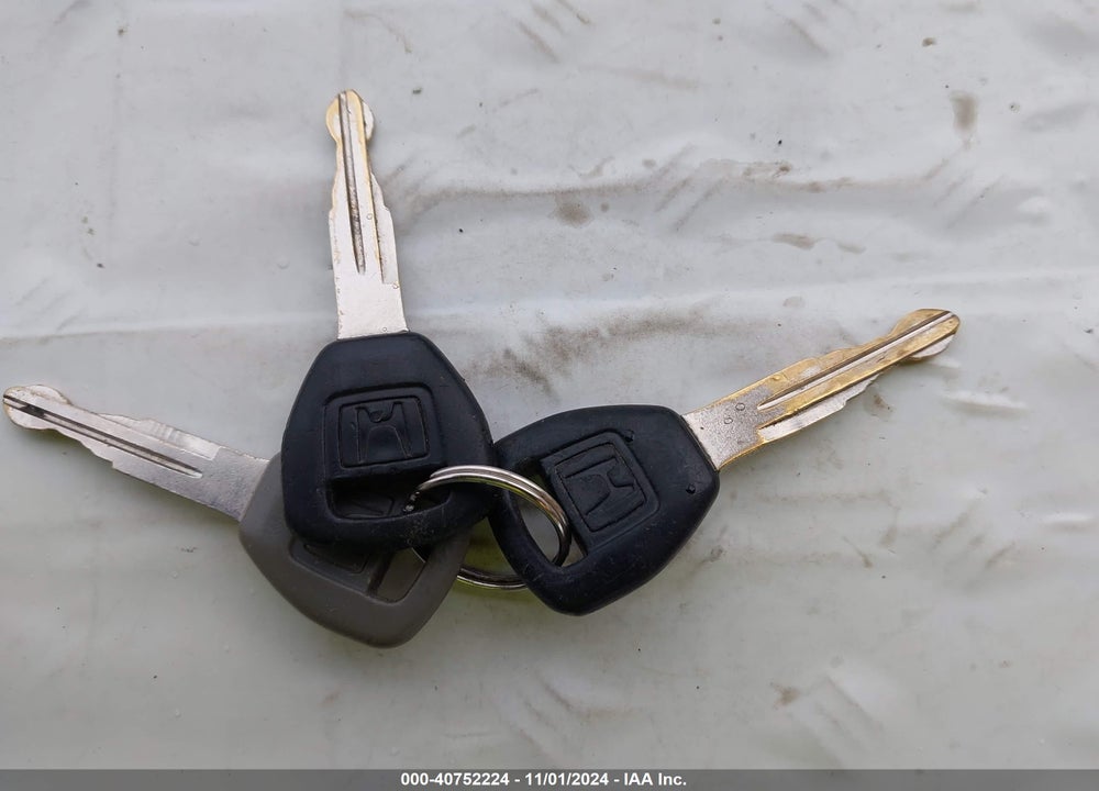 2002 HONDA ACCORD 2.3 VP VIN: 1HGCF86642A153338