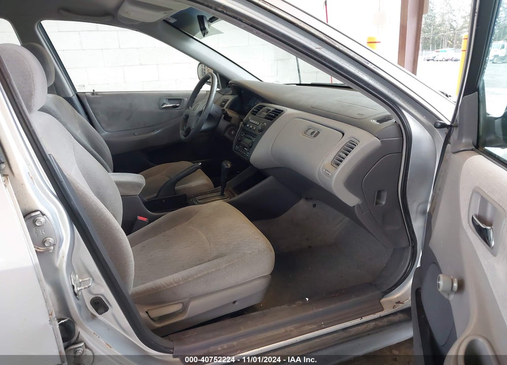 2002 HONDA ACCORD 2.3 VP VIN: 1HGCF86642A153338
