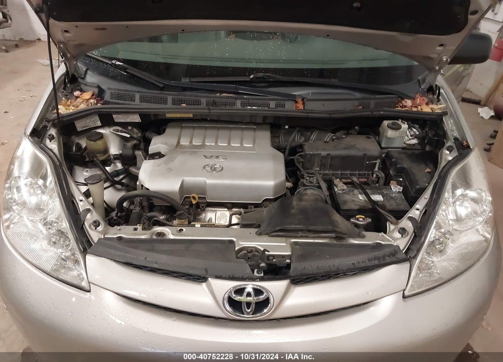 2010 TOYOTA SIENNA XLE VIN: 5TDYK4CC4AS340597