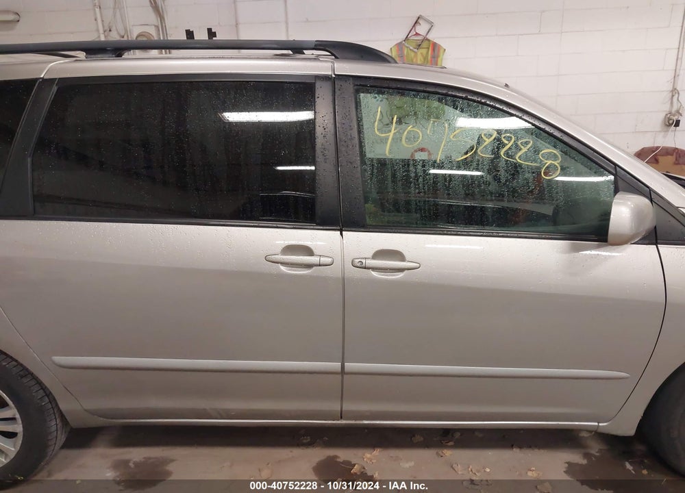 2010 TOYOTA SIENNA XLE VIN: 5TDYK4CC4AS340597