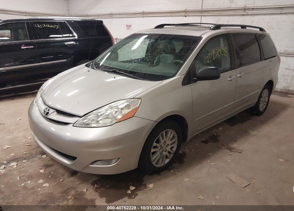 2010 TOYOTA SIENNA XLE VIN: 5TDYK4CC4AS340597