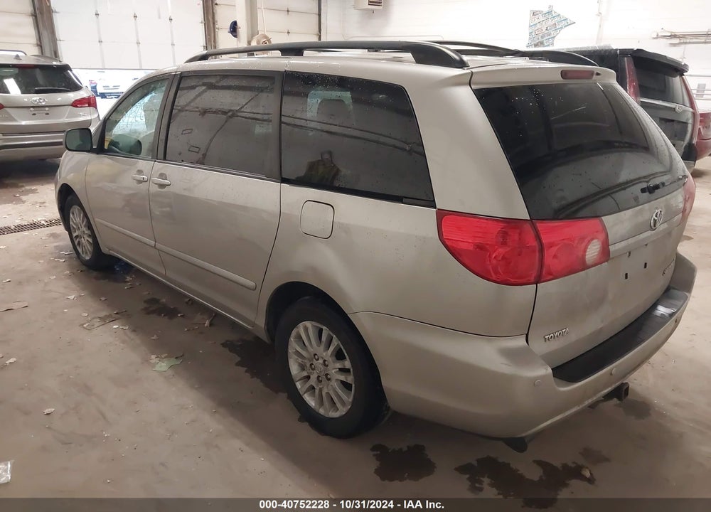 2010 TOYOTA SIENNA XLE VIN: 5TDYK4CC4AS340597