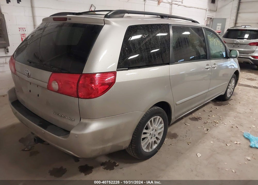 2010 TOYOTA SIENNA XLE VIN: 5TDYK4CC4AS340597