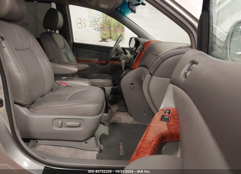 2010 TOYOTA SIENNA XLE VIN: 5TDYK4CC4AS340597