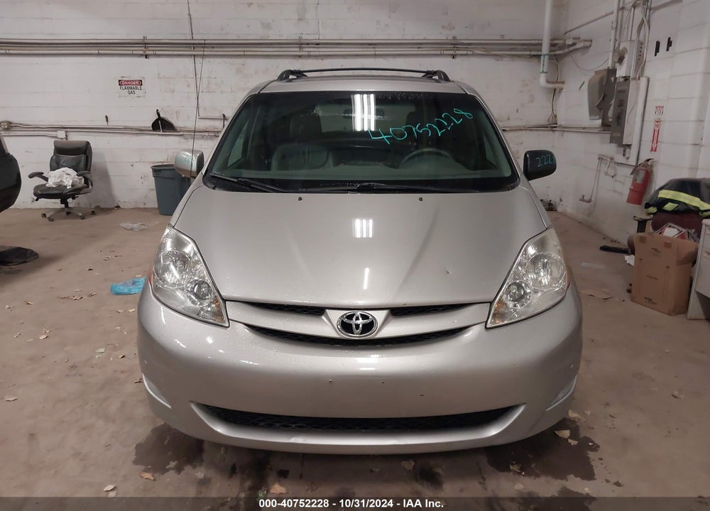 2010 TOYOTA SIENNA XLE VIN: 5TDYK4CC4AS340597