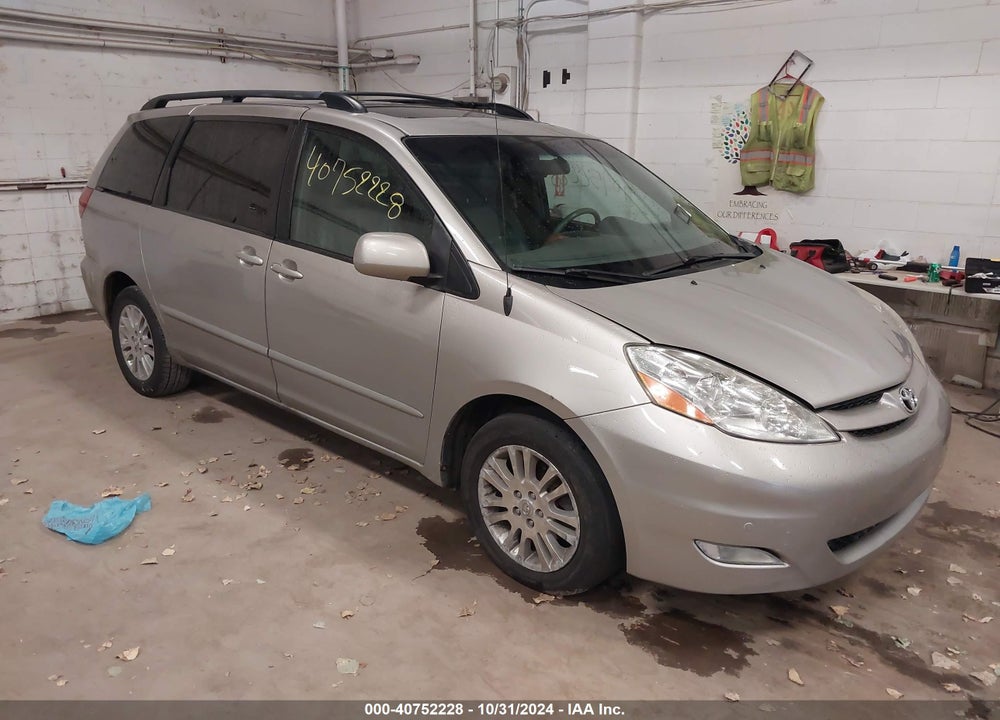 2010 TOYOTA SIENNA XLE VIN: 5TDYK4CC4AS340597
