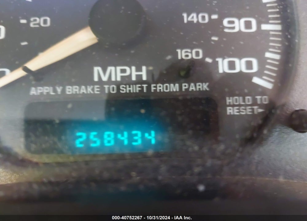 2002 CHEVROLET TAHOE LT VIN: 1GNEC13Z22R146547