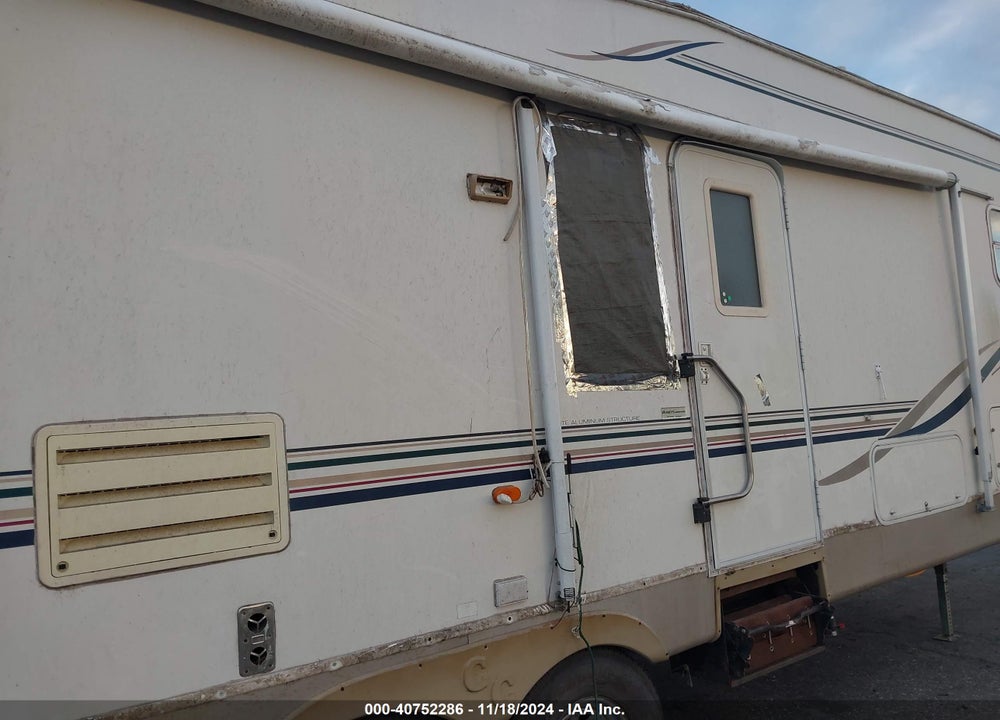 2000 CEDAR CREEK 30FT 5TH WHEEL VIN: 4X4FCRF24YS180642