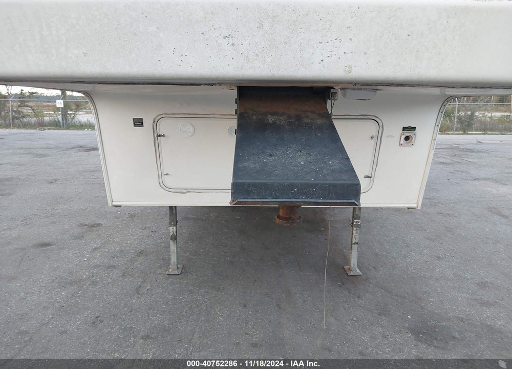 2000 CEDAR CREEK 30FT 5TH WHEEL VIN: 4X4FCRF24YS180642
