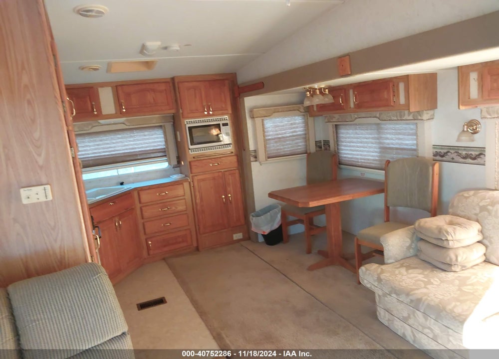 2000 CEDAR CREEK 30FT 5TH WHEEL VIN: 4X4FCRF24YS180642