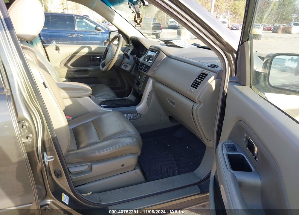 2006 HONDA PILOT EX-L VIN: 5FNYF18596B023021