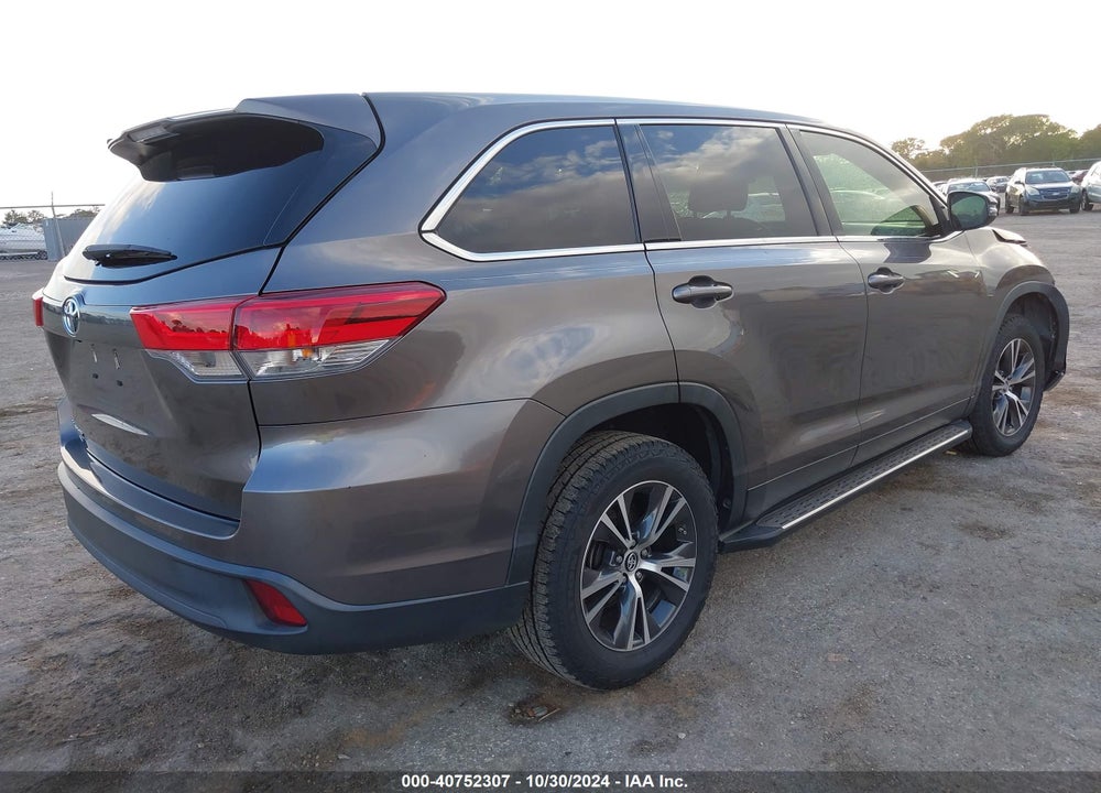 2019 TOYOTA HIGHLANDER LE VIN: 5TDZARFH2KS050579