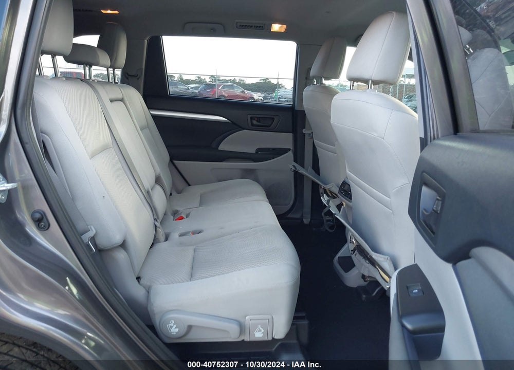 2019 TOYOTA HIGHLANDER LE VIN: 5TDZARFH2KS050579