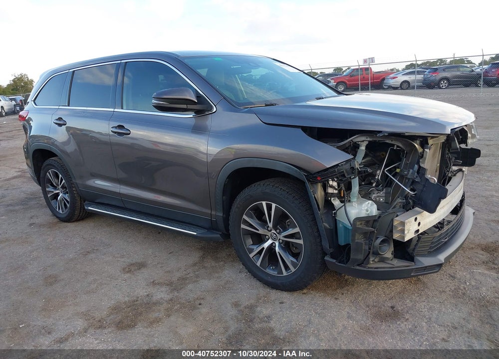 2019 TOYOTA HIGHLANDER LE VIN: 5TDZARFH2KS050579
