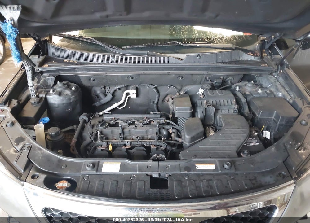 2011 KIA SORENTO LX VIN: 5XYKTCA12BG179132