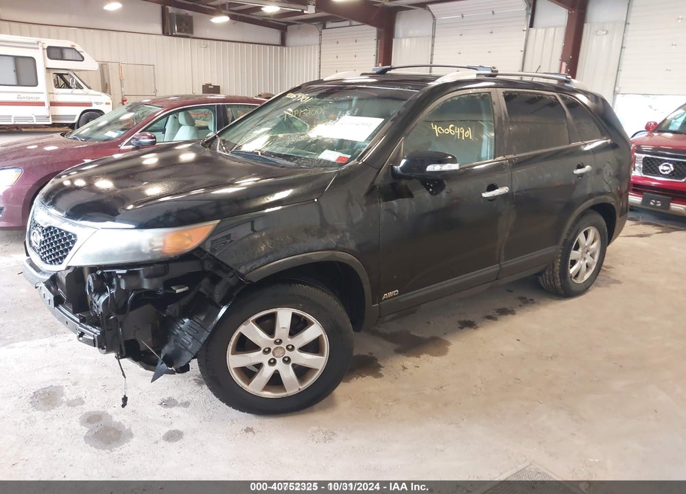 2011 KIA SORENTO LX VIN: 5XYKTCA12BG179132