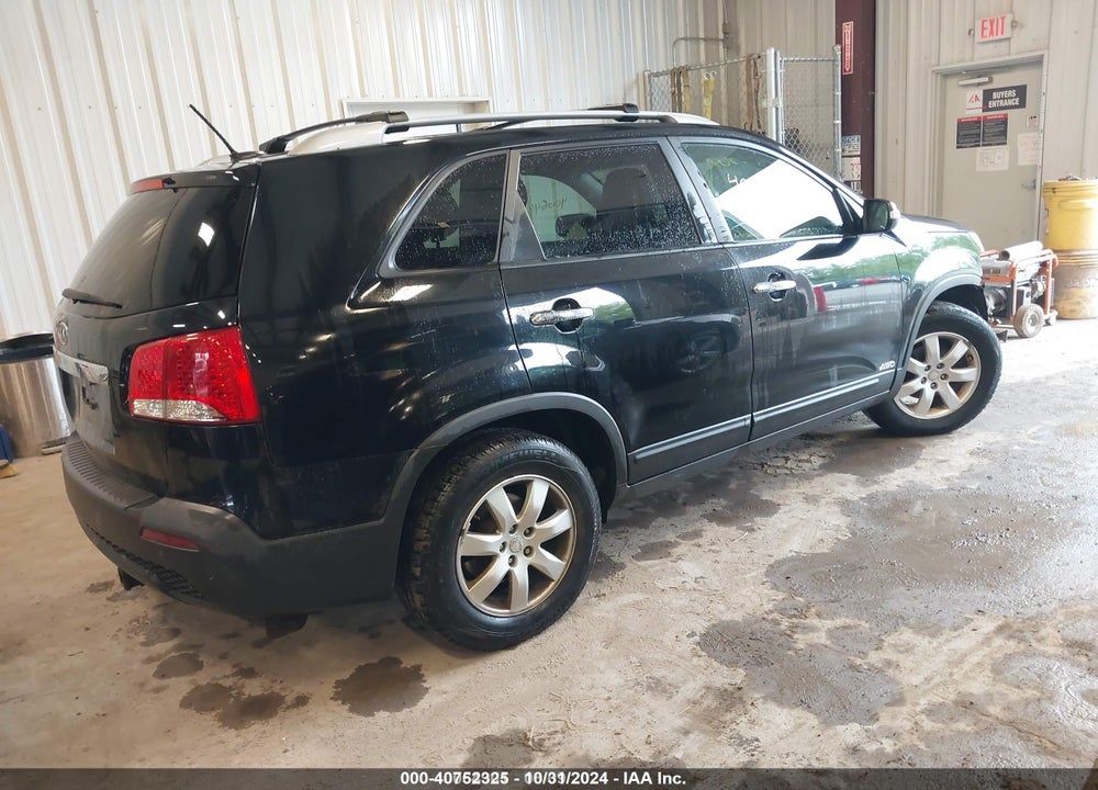 2011 KIA SORENTO LX VIN: 5XYKTCA12BG179132