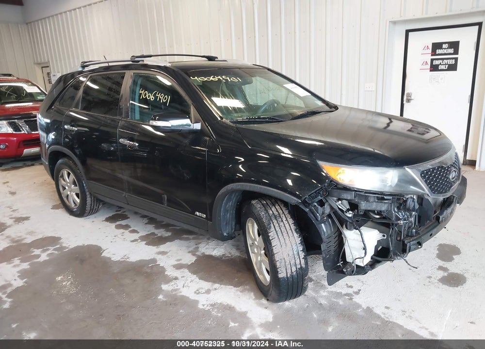 2011 KIA SORENTO LX VIN: 5XYKTCA12BG179132