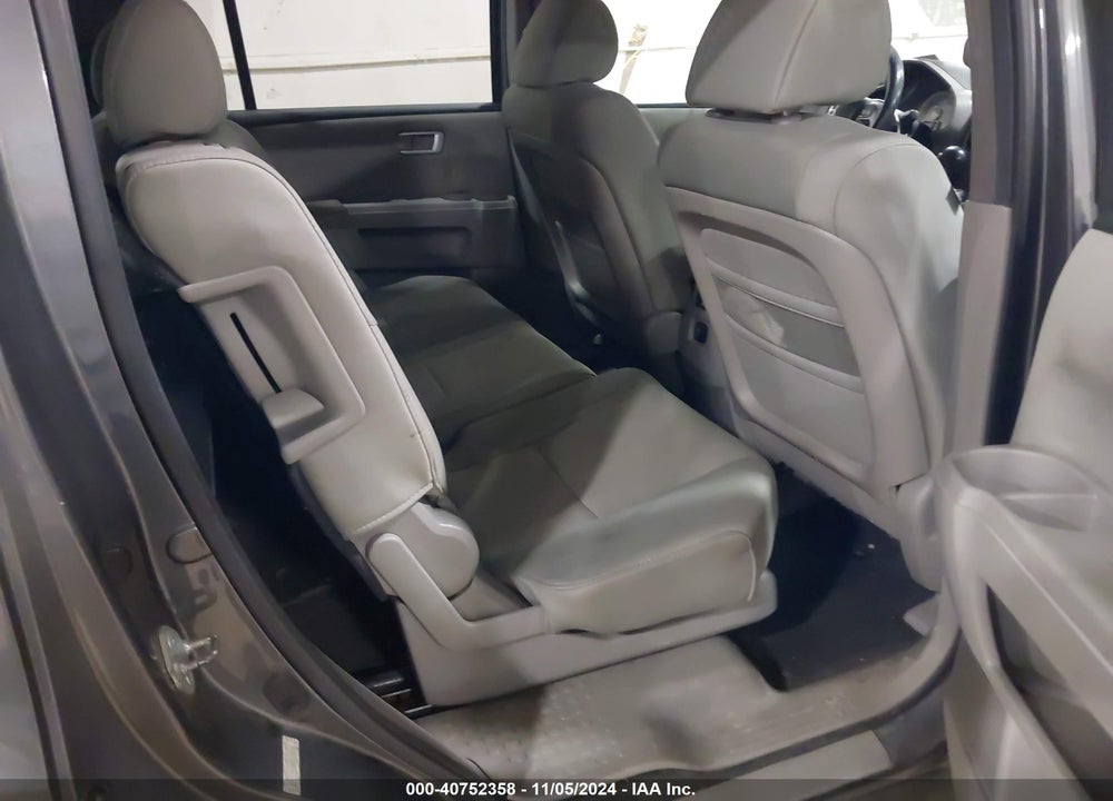 2011 HONDA PILOT VIN: 5FNYF4H26BB088863