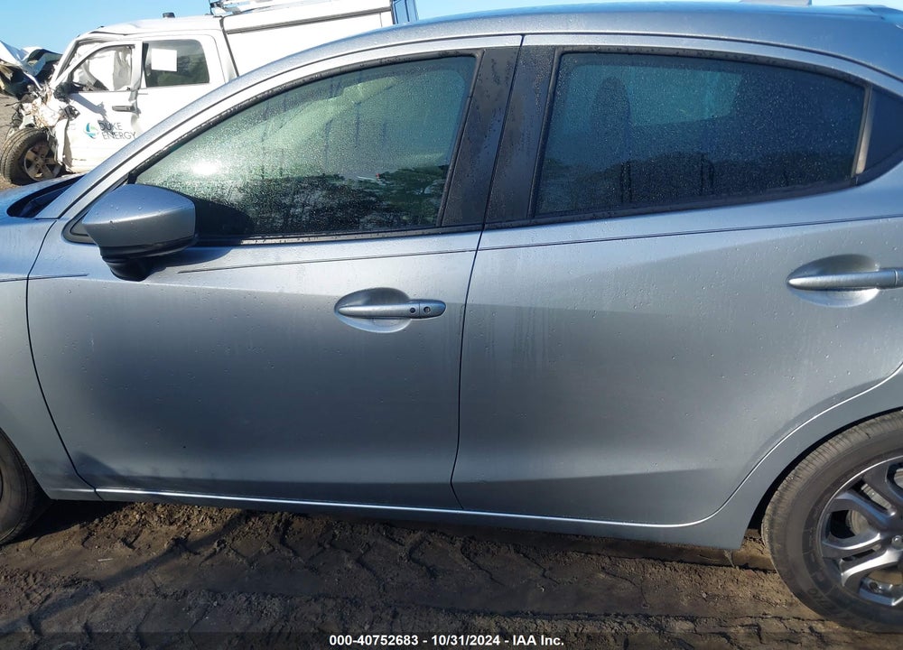 2020 TOYOTA YARIS LE VIN: 3MYDLBJV5LY704995