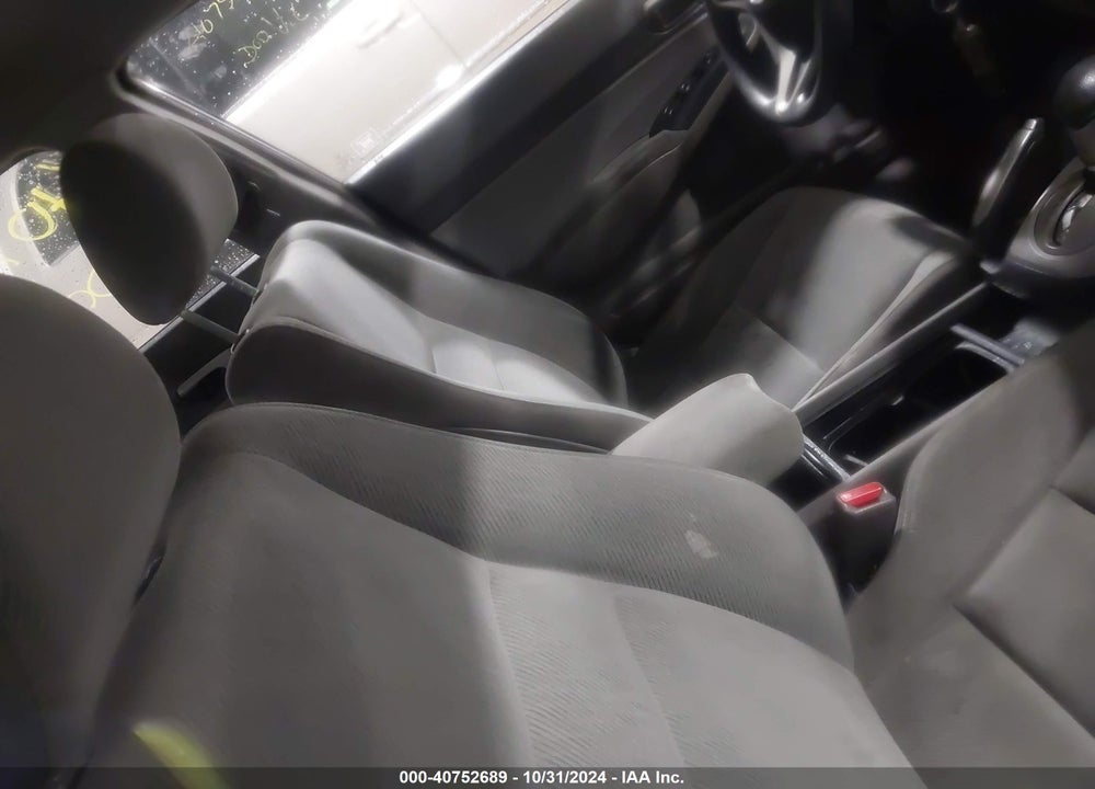 2011 HONDA CIVIC LX VIN: 19XFA1F59BE005529