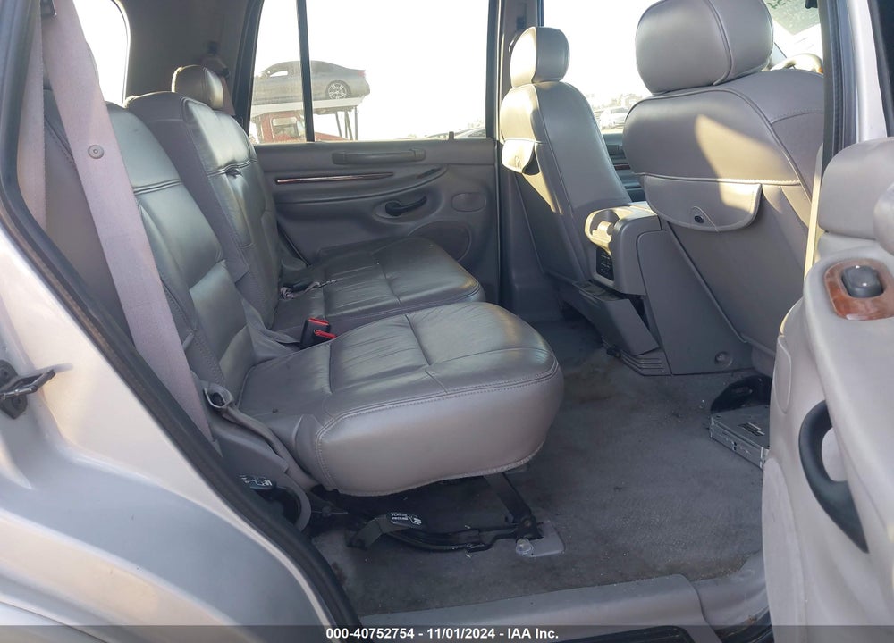 2000 LINCOLN NAVIGATOR VIN: 5LMEU27A2YLJ32507