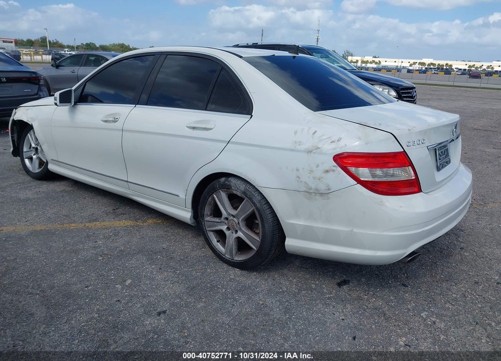 2010 MERCEDES-BENZ C 300 LUXURY/SPORT VIN: WDDGF5EB8AR130762