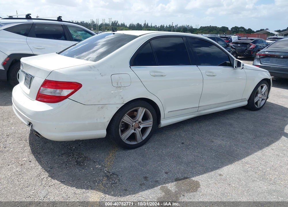2010 MERCEDES-BENZ C 300 LUXURY/SPORT VIN: WDDGF5EB8AR130762