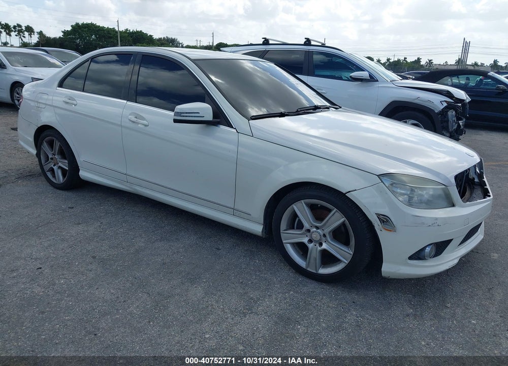 2010 MERCEDES-BENZ C 300 LUXURY/SPORT VIN: WDDGF5EB8AR130762