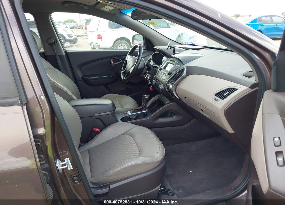 2014 HYUNDAI TUCSON SE VIN: KM8JUCAG2EU916275