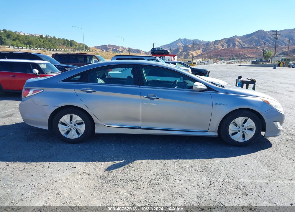 2015 HYUNDAI SONATA HYBRID VIN: KMHEC4A49FA138348