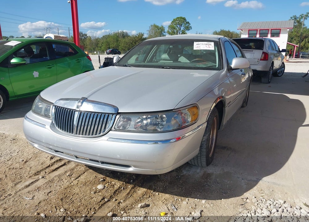 2002 LINCOLN TOWN CAR CARTIER VIN: 1LNHM83W42Y662802